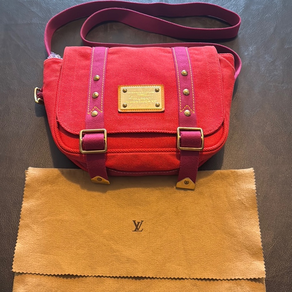 Louis Vuitton Limited Edition Red Antigua Besace PM Date Code FL0045 Women's Bag